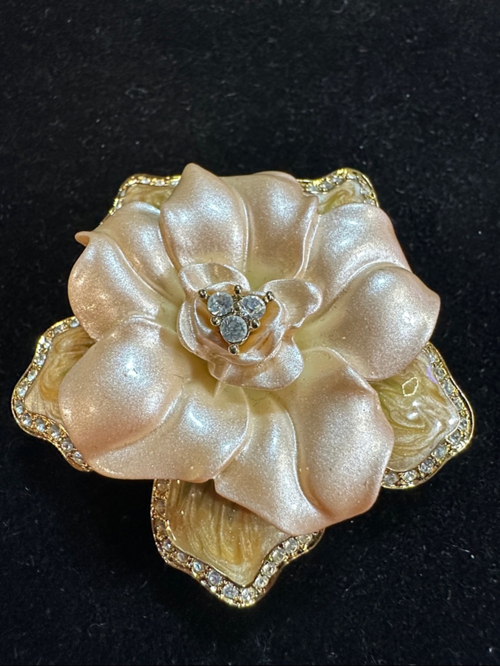 290- Nolan Miller Vtge. Brooch Pendant Swarovski crystals along the outer leaves